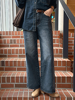  皮卡丘剪裁宽牛仔裤