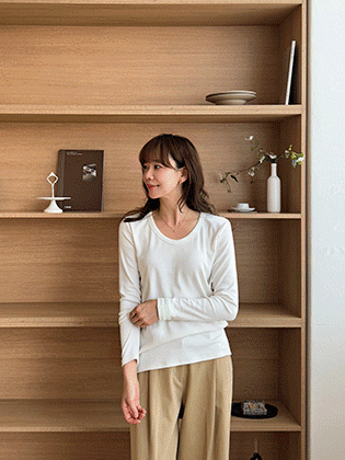 宽松版型宽U领长袖T恤