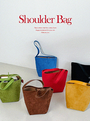 鲜艳的绒面革单肩包