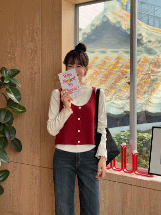 毛茸茸的柔软针织紧身胸衣