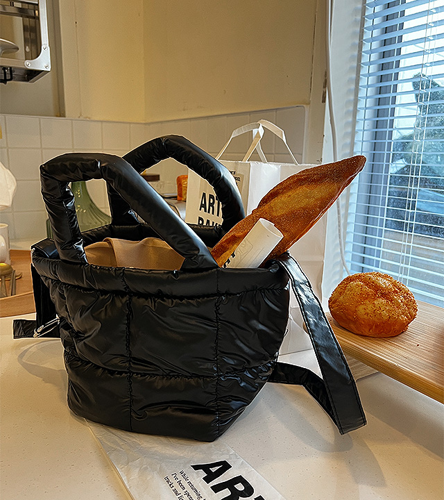 闪亮绗缝软垫包