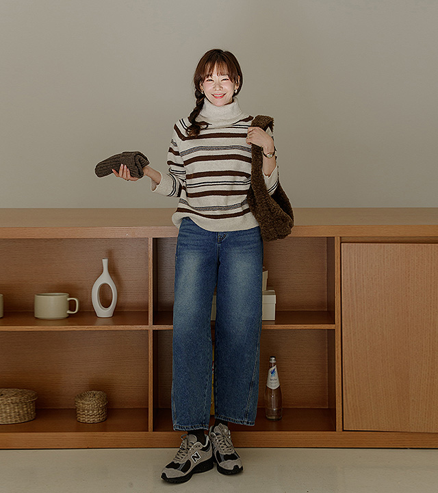 高领条纹针织衫