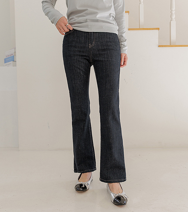 靛蓝色不褪色喇叭牛仔裤