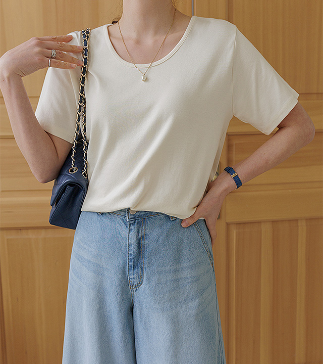 [MADE] 精美 Uniq 莫代尔 T 恤