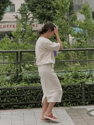 Monica 运动衫和裙子套装