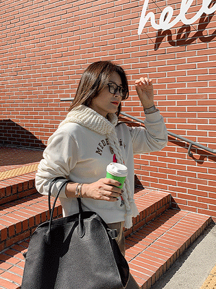 女孩贴花运动衫