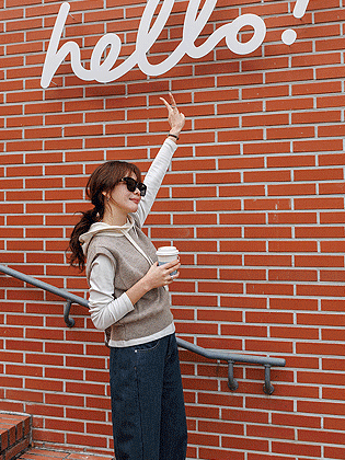 双色拼接连帽羊毛针织背心 