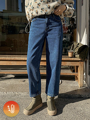 飞镖剪裁宽松牛仔裤