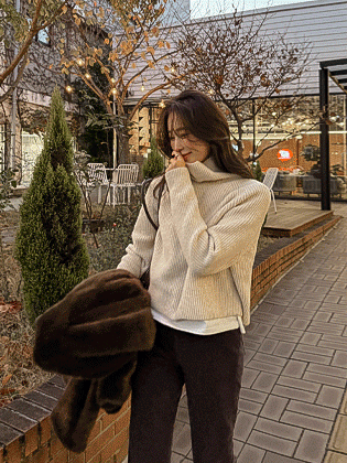 艾玛高领羊毛针织衫