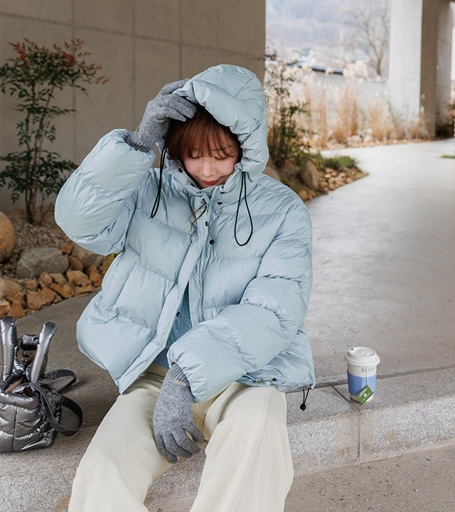 高领连帽羽绒服