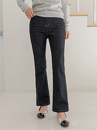 靛蓝色不褪色喇叭牛仔裤 