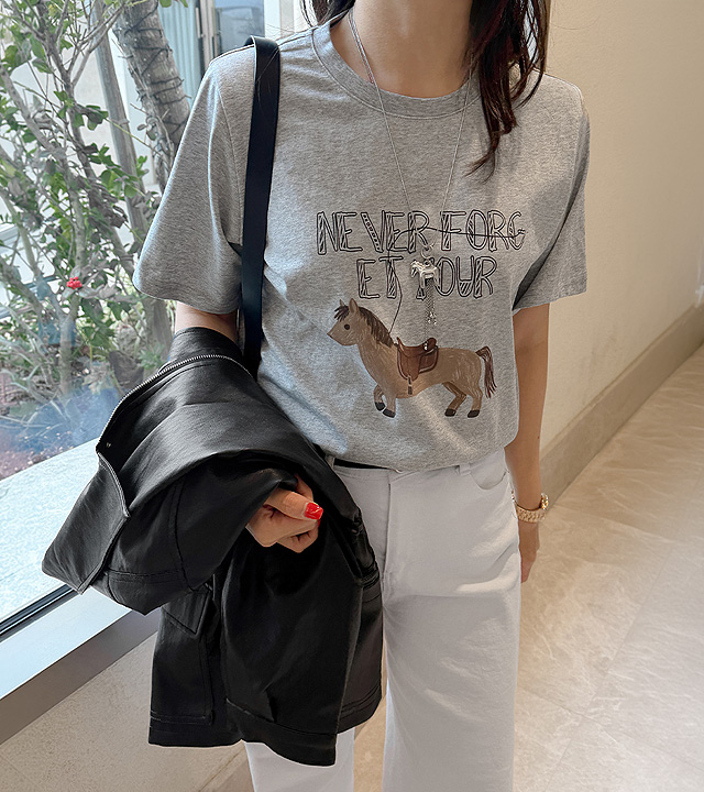 马图案短袖T恤(项链套装)