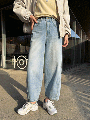 Paul Curve Cut Exhaust Fit 牛仔裤