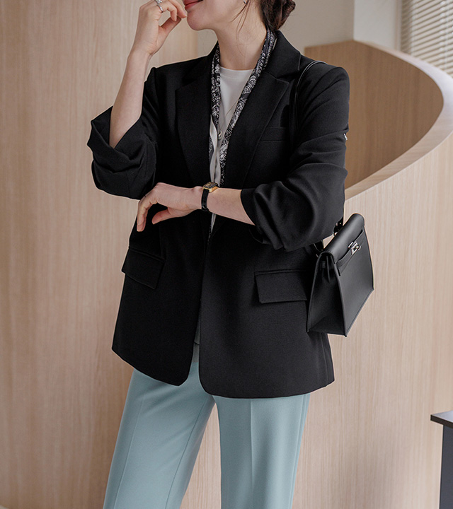 Loggia袖子褶皱夹克