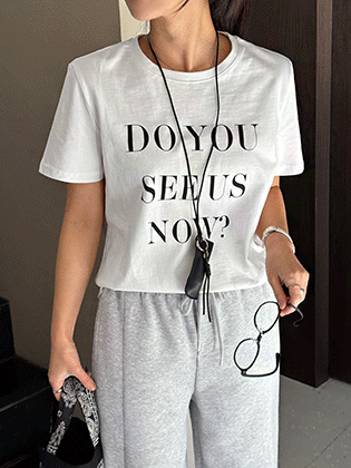 现在字母印花短袖T恤（唇膏套装）