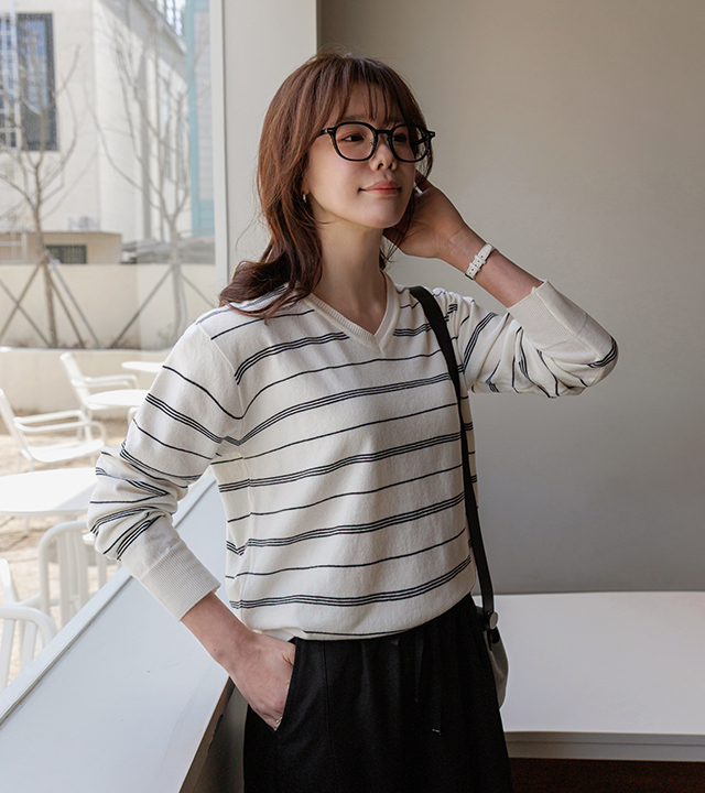 安妮条纹V领针织衫