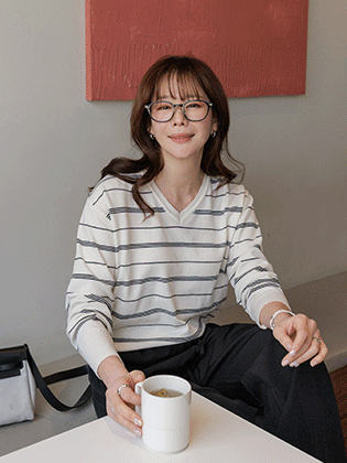 安妮条纹V领针织衫