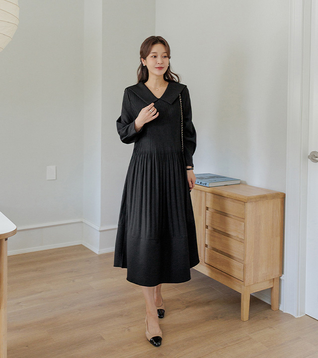 水手领褶裥连衣裙