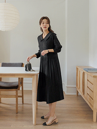 水手领褶裥连衣裙