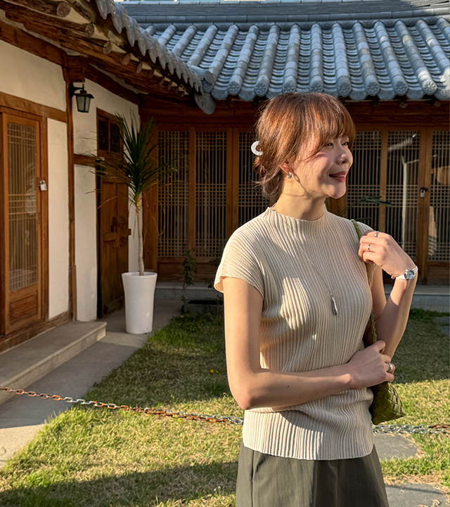 褶裥短袖亚麻针织衫