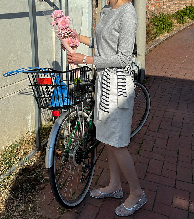 及膝不褪色百慕大牛仔裤