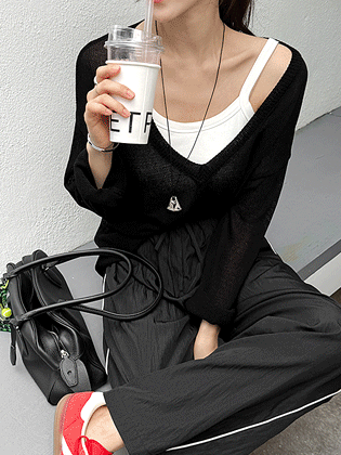 Cherni 深V领针织衫